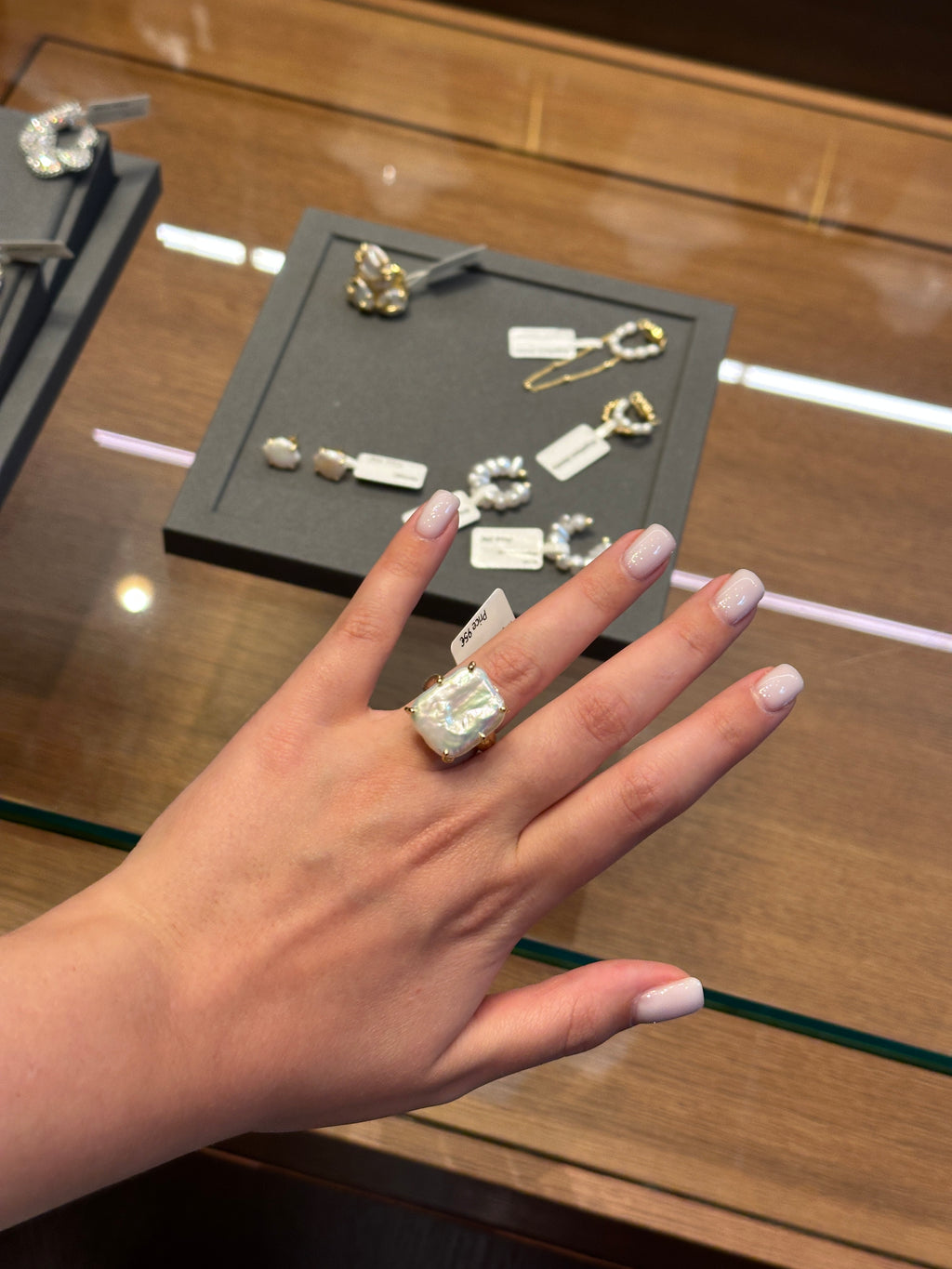 Ring with pearls