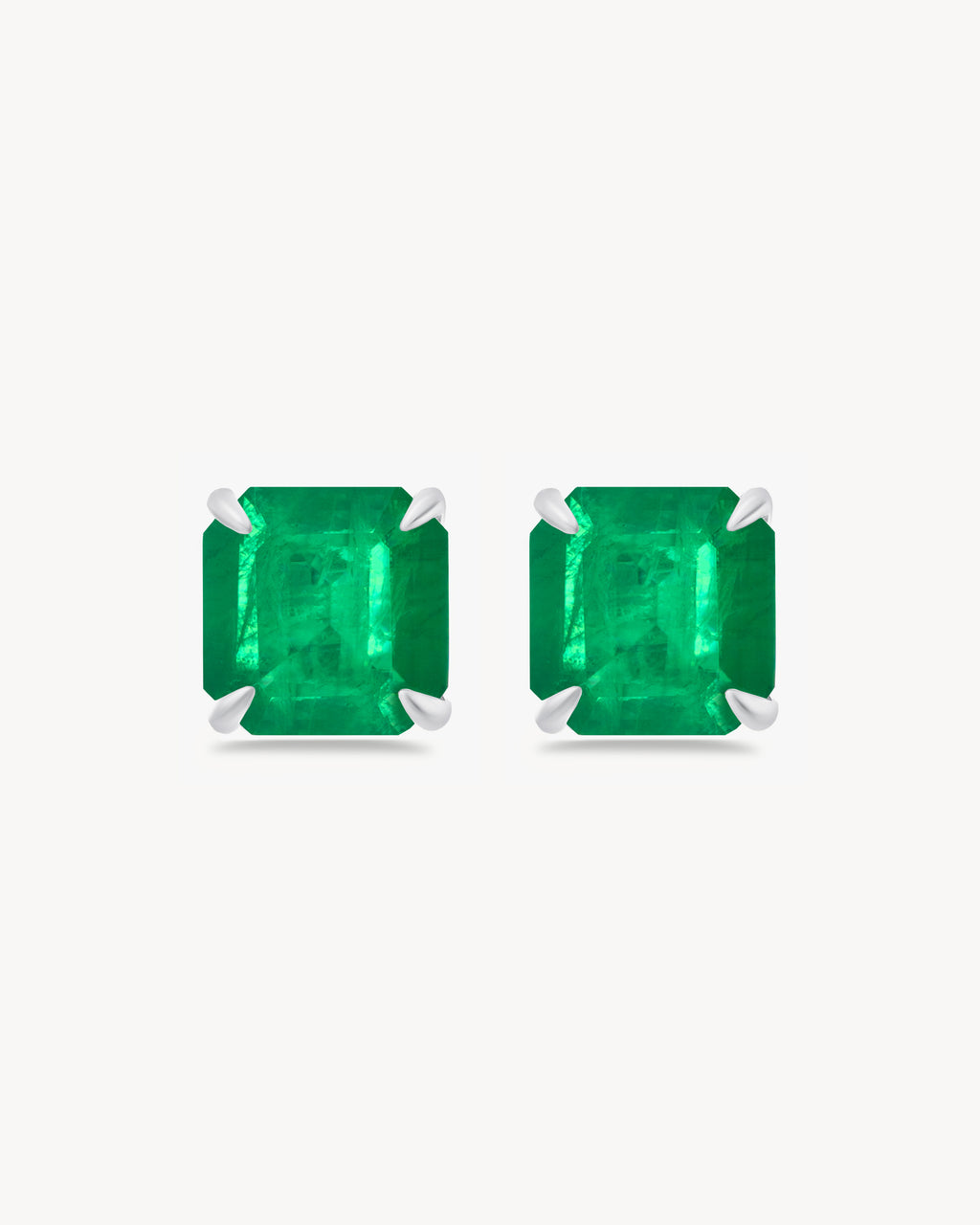Earrings with emerald green stones