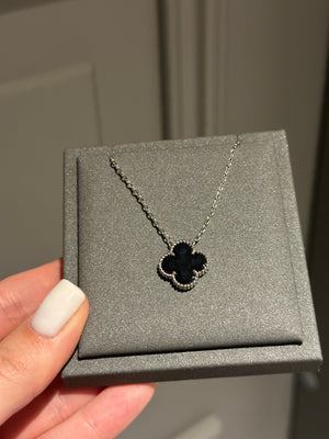 Pendant onyx white gold
