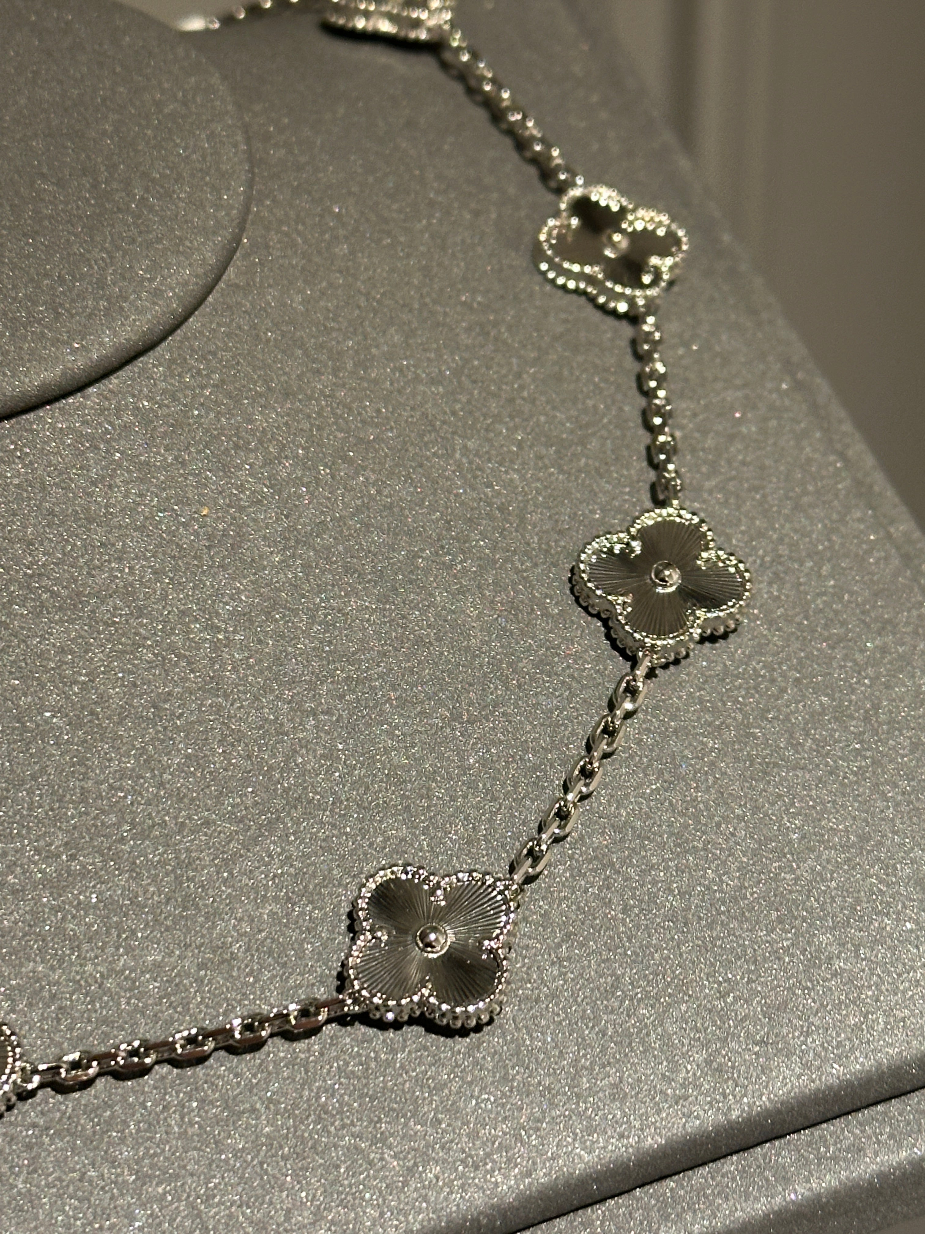 Necklace white gold