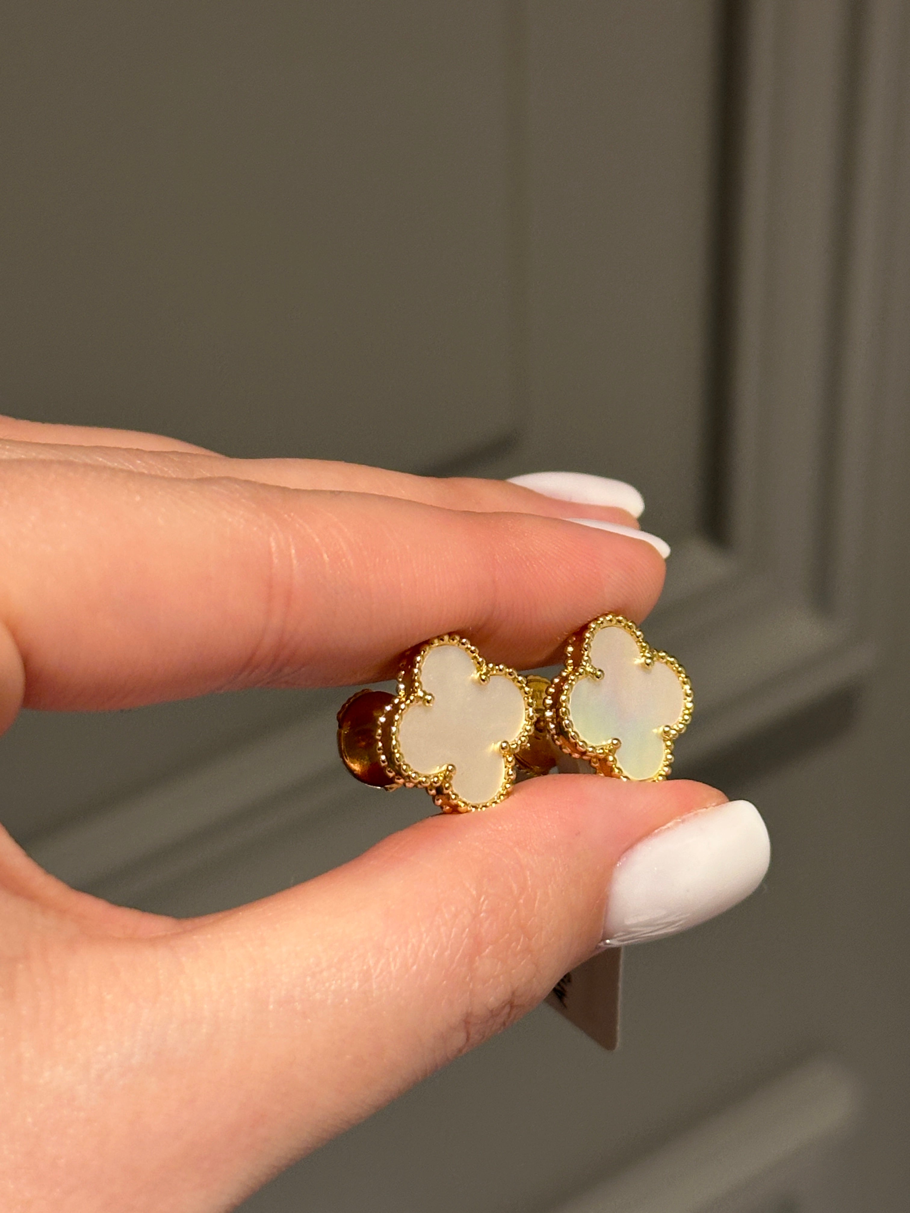 Stud earrings mother of pearl