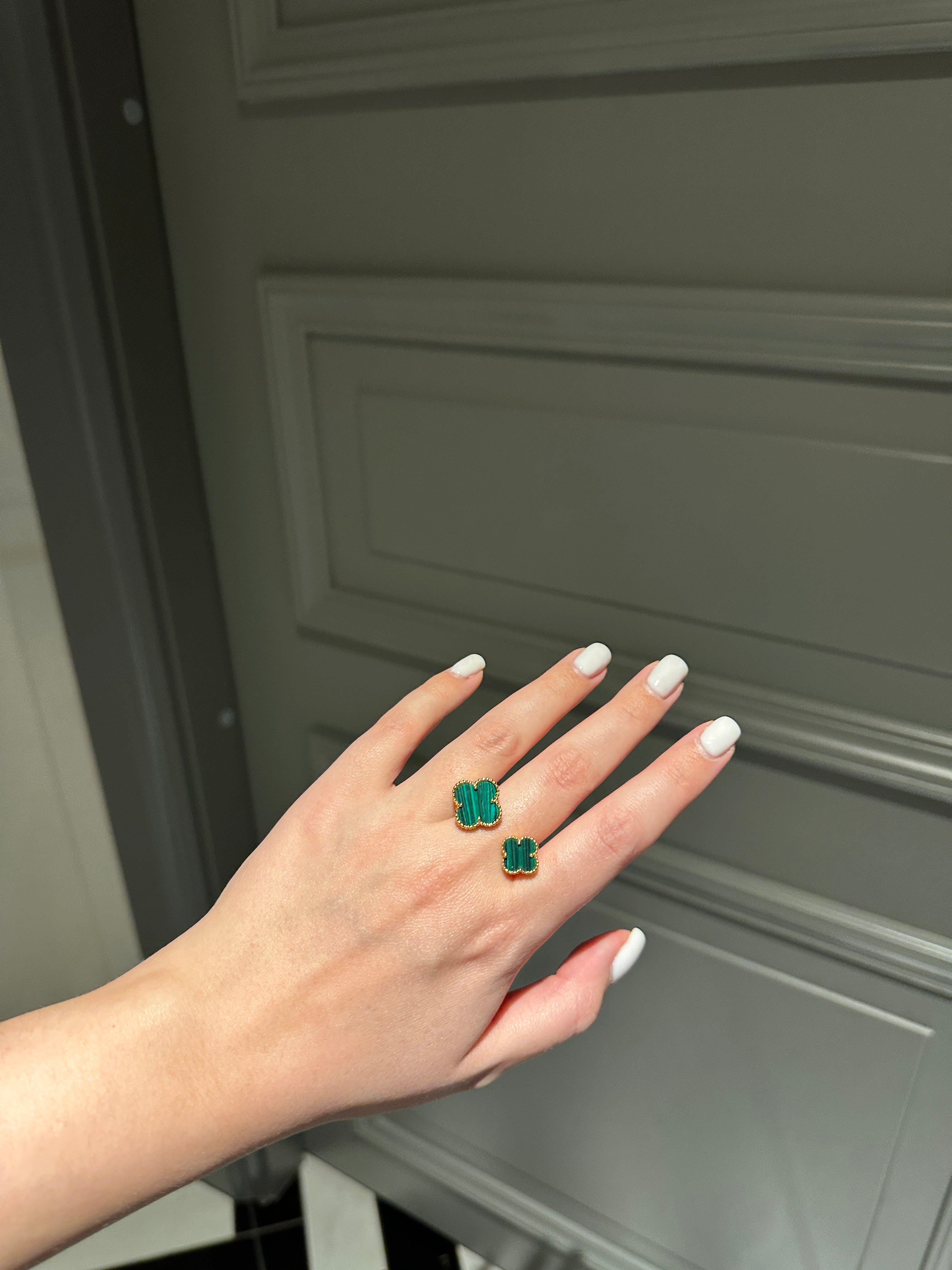 Ring resizable malachite
