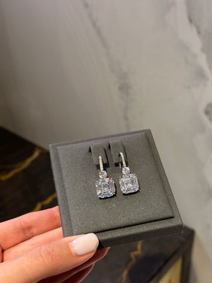 Earrings with asscher cut white stones