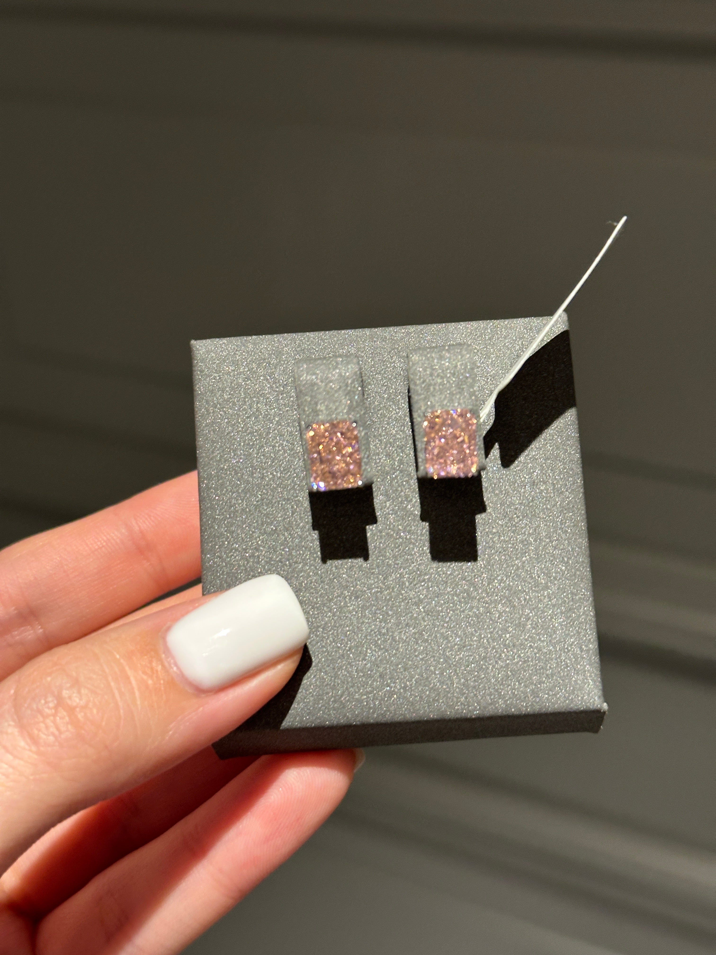 Earrings with pink stones