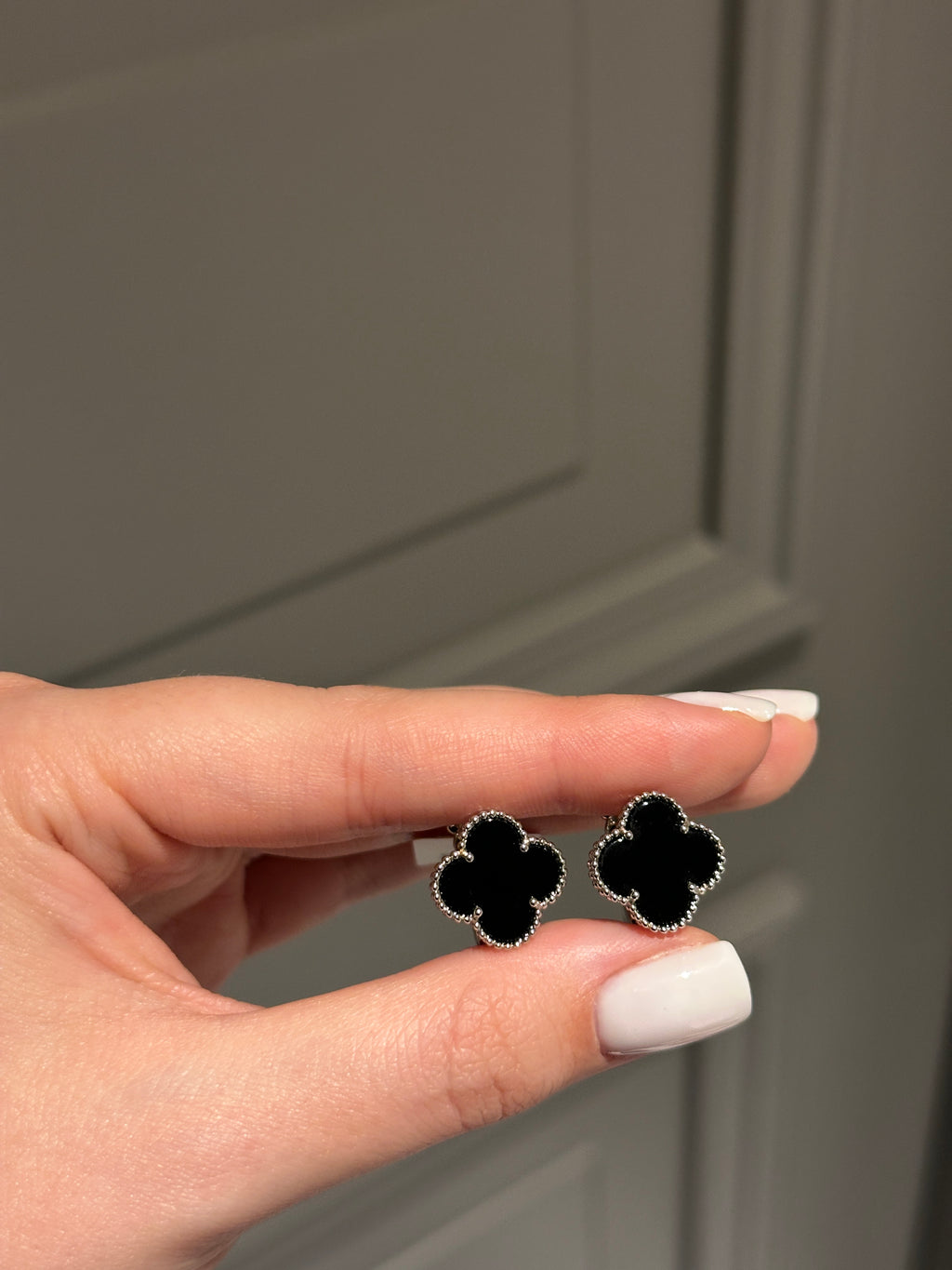 Earrings onyx white gold