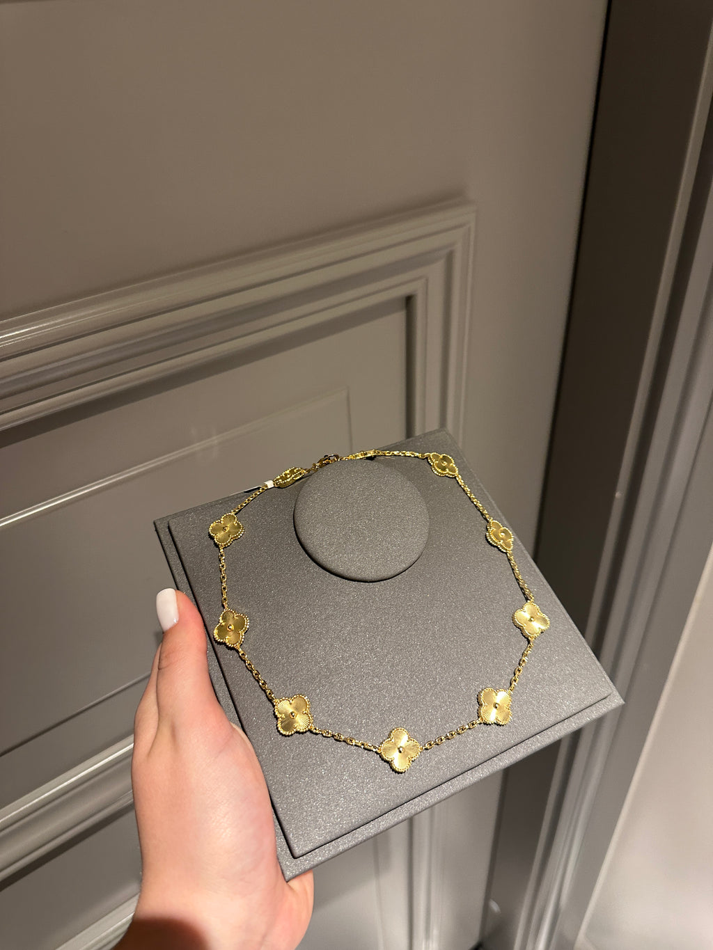 Necklace gold