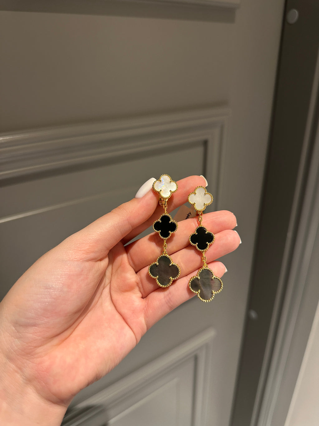 Earrings with english lock