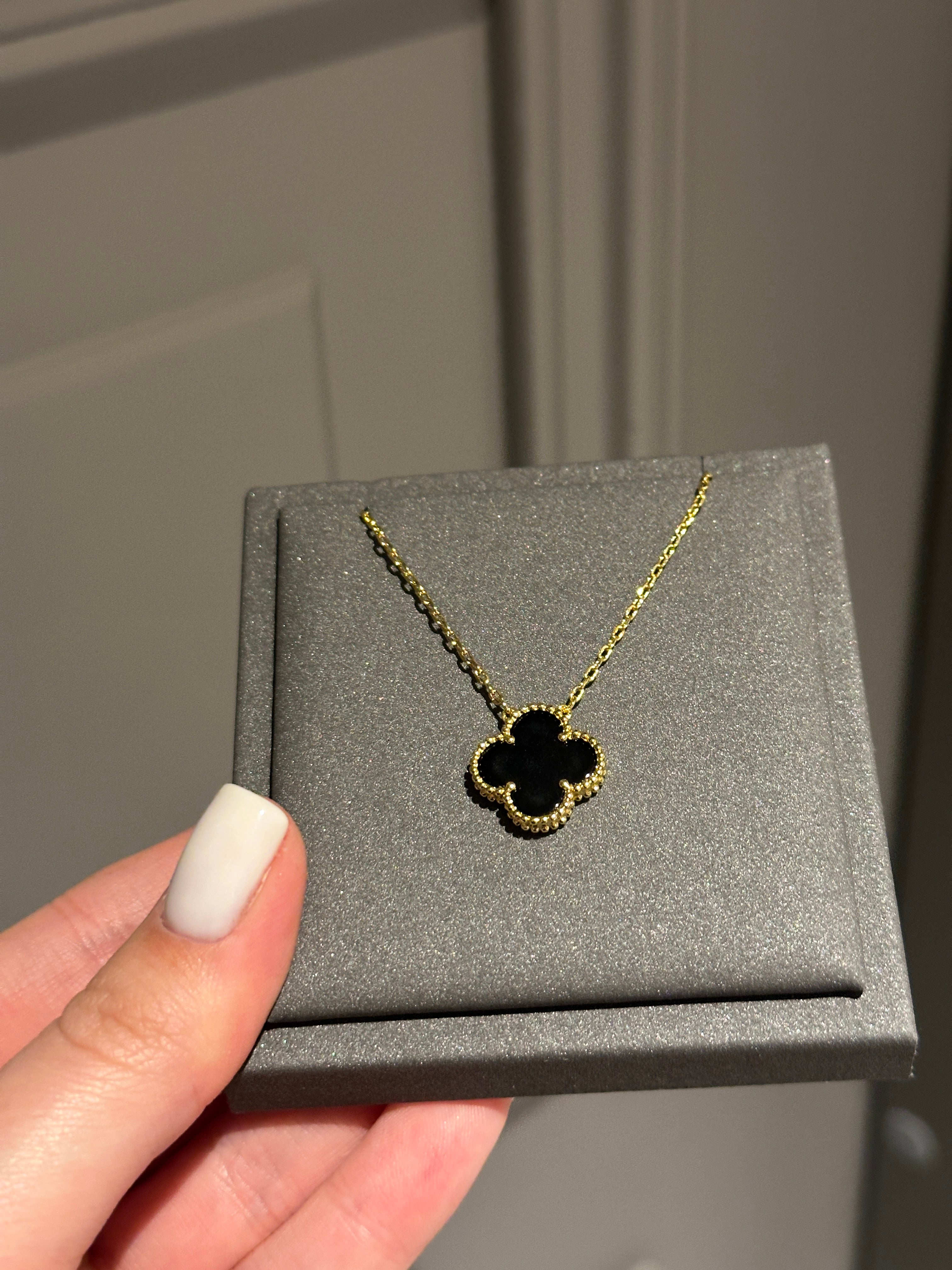 Pendant onyx yellow gold