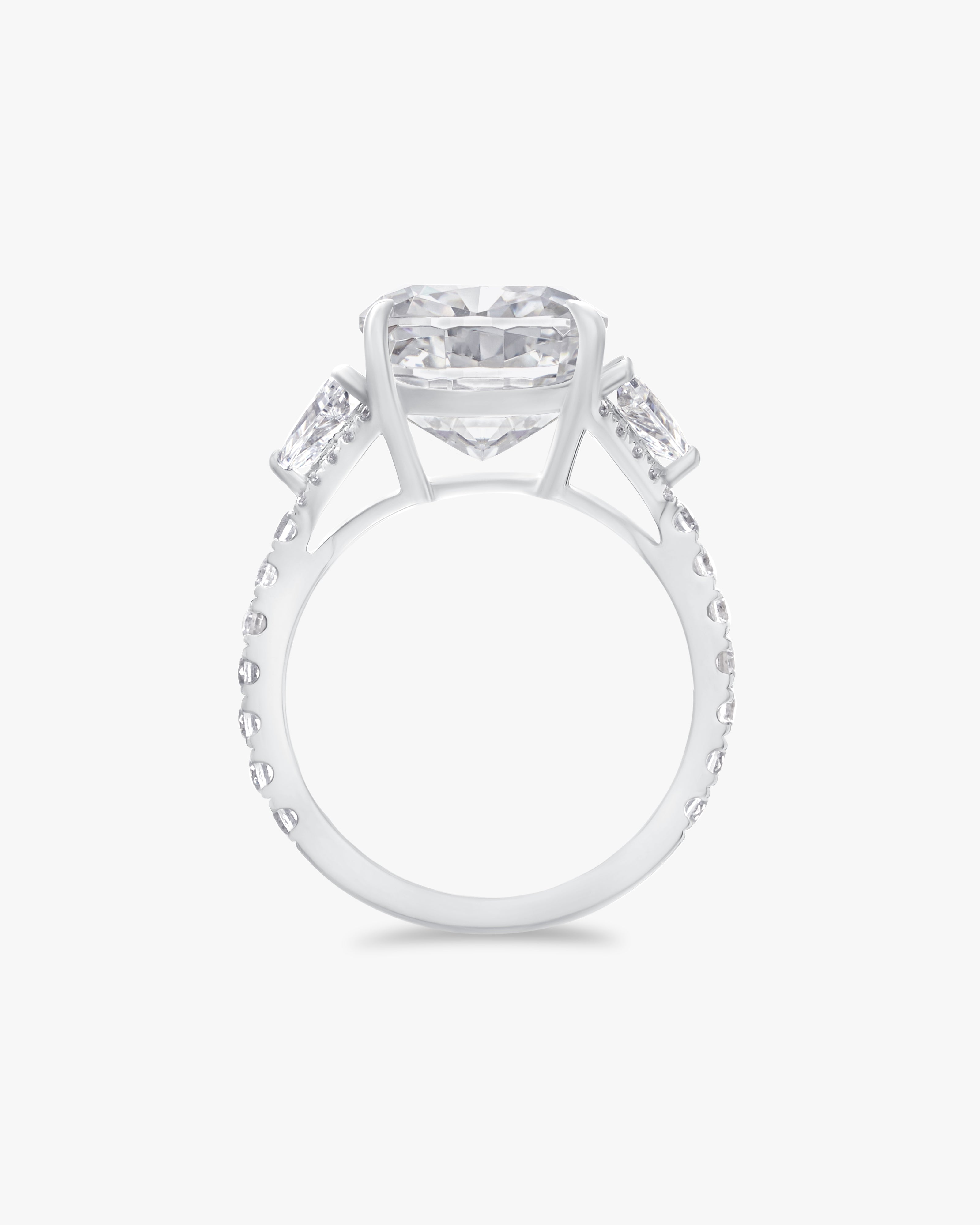Cushion cut moissanite ring 6ct