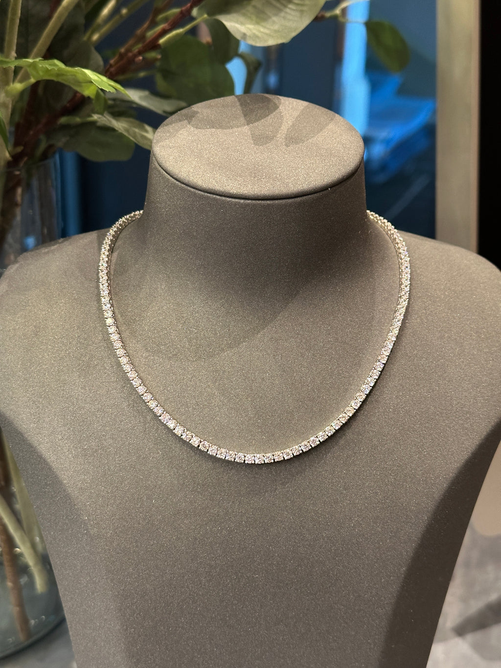 Classic tennis necklace