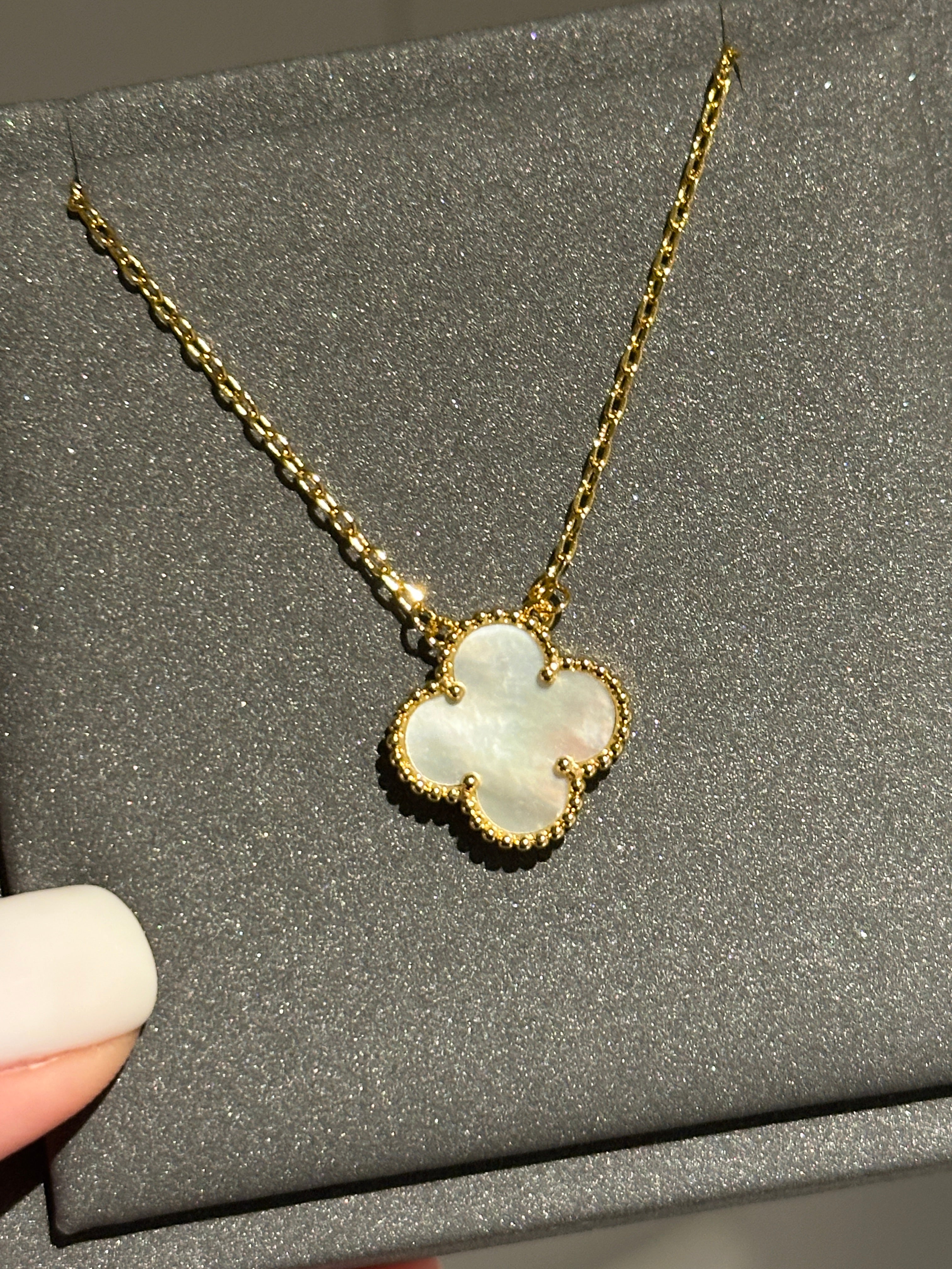 Pendant mother of pearl yellow gold