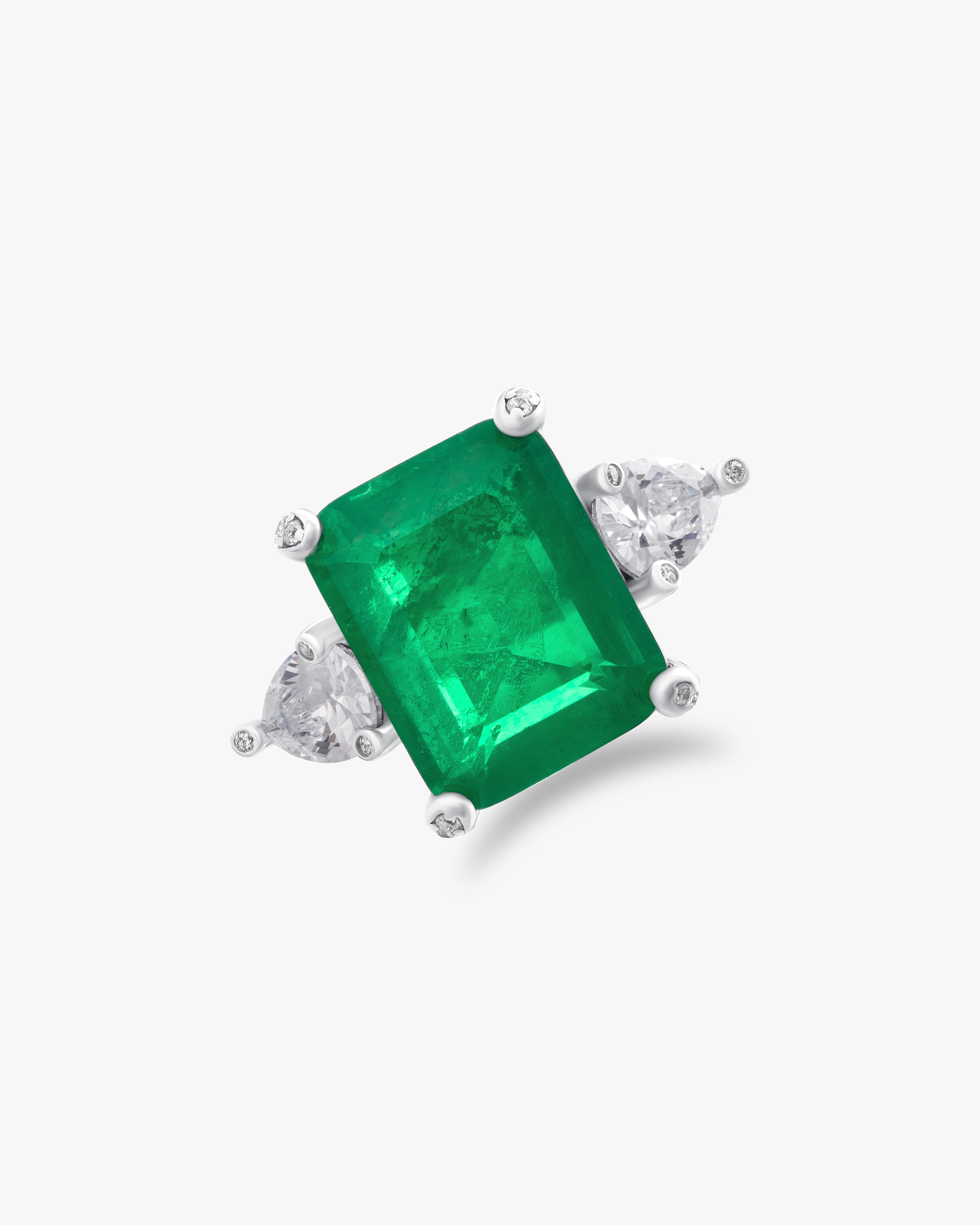 Ring with emerald green center stone and pear cut accents