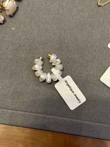 Ear cuff pearls