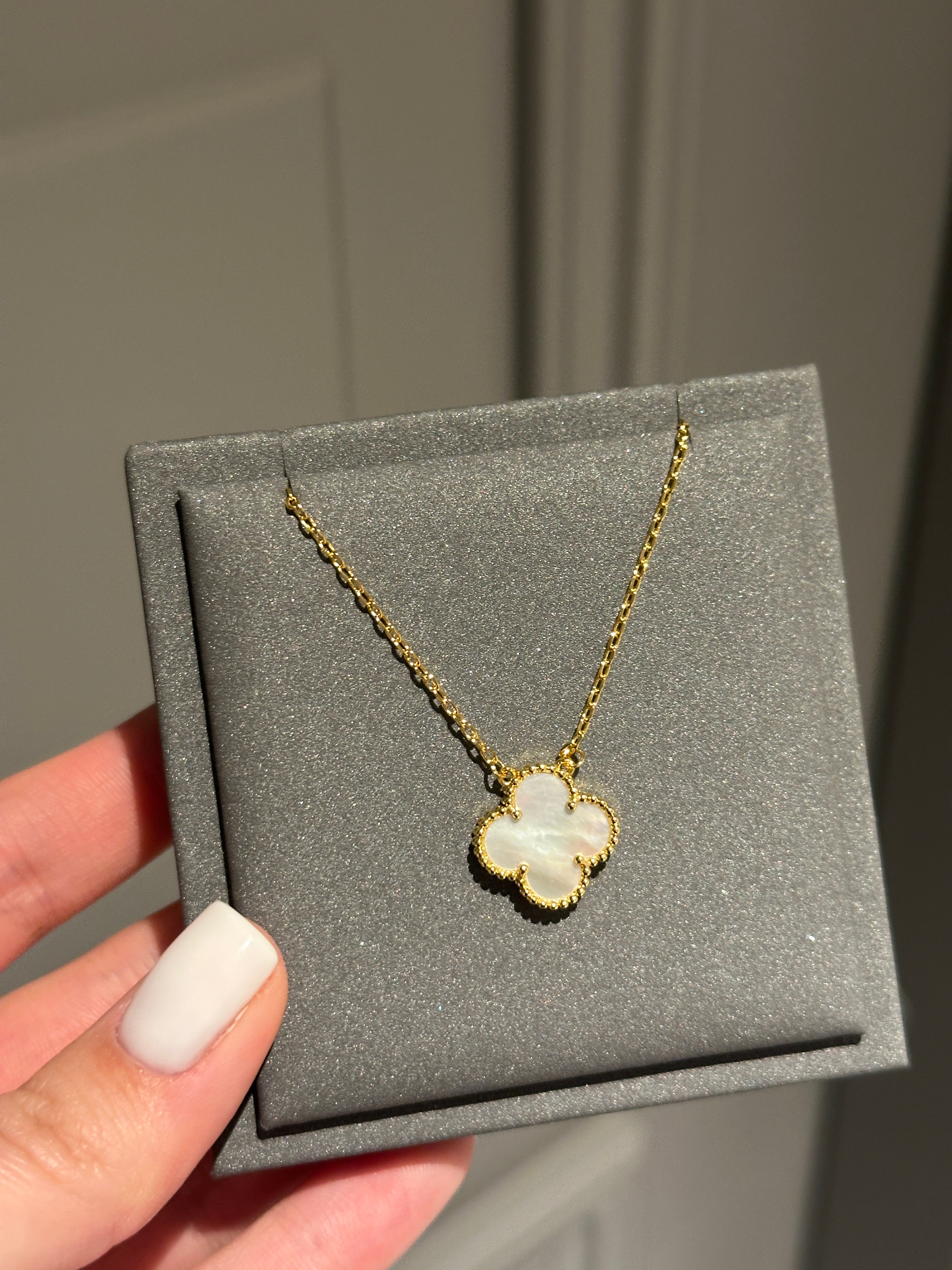 Pendant mother of pearl yellow gold