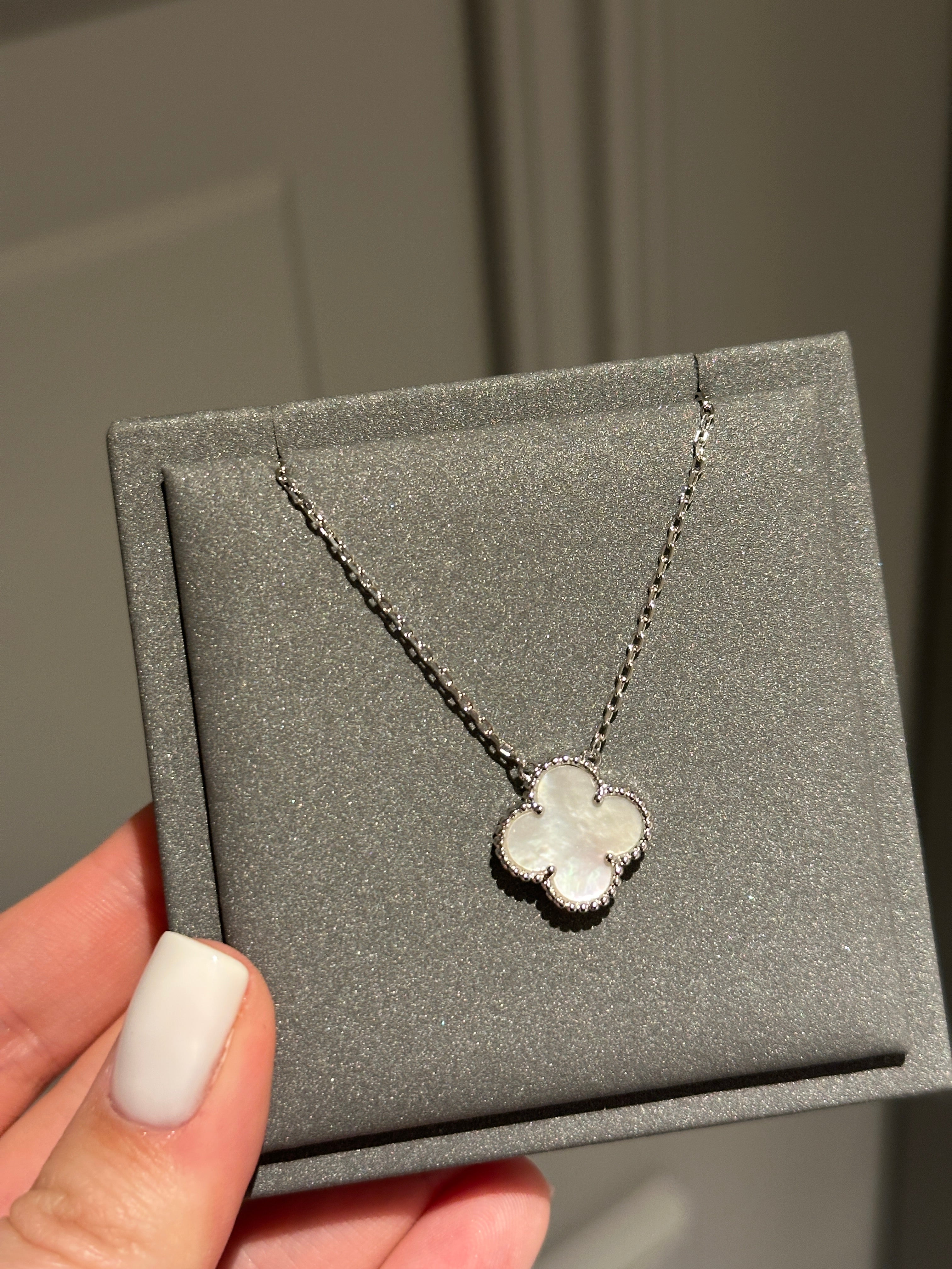 Pendant mother of pearl white gold