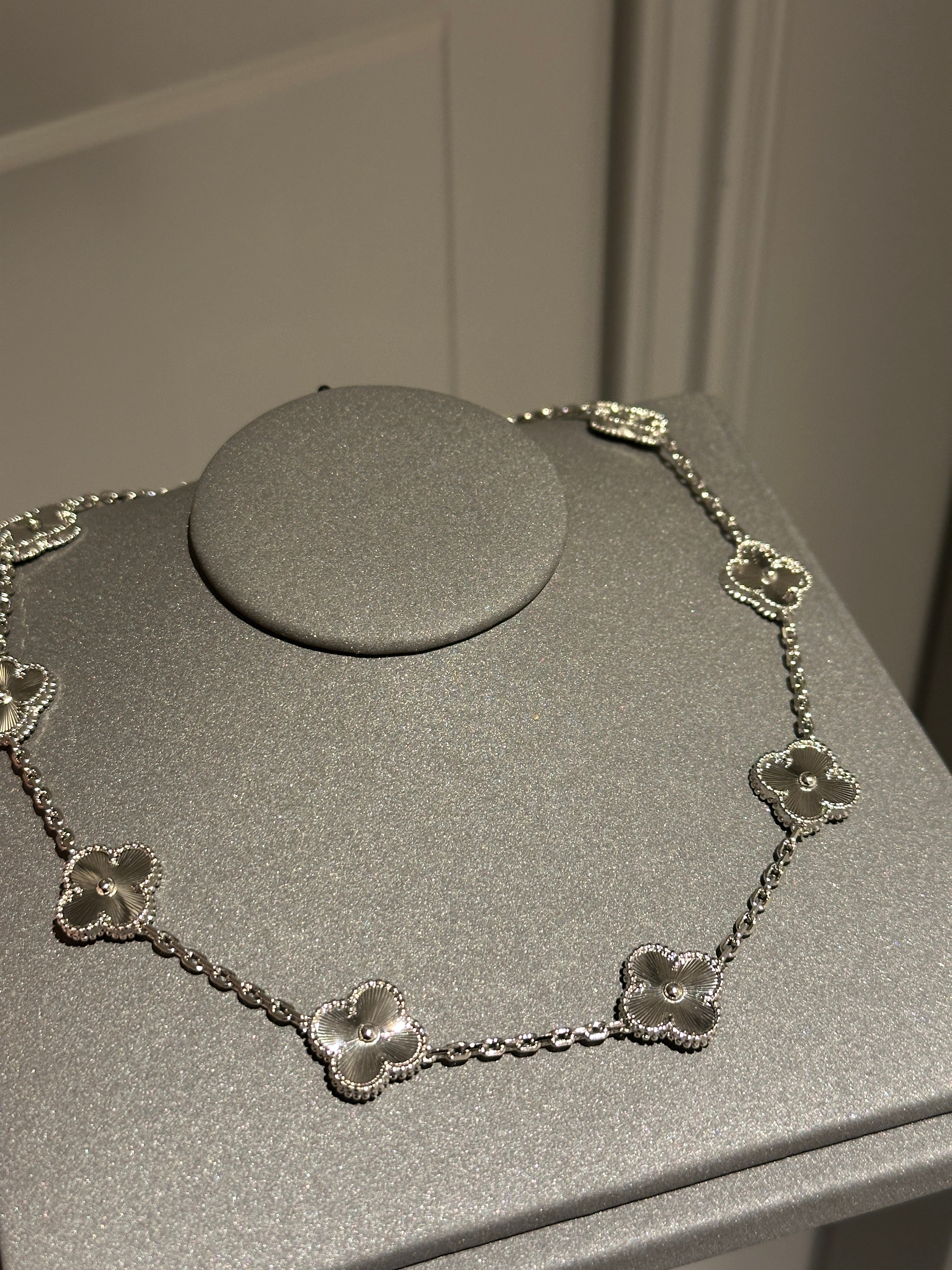 Necklace white gold