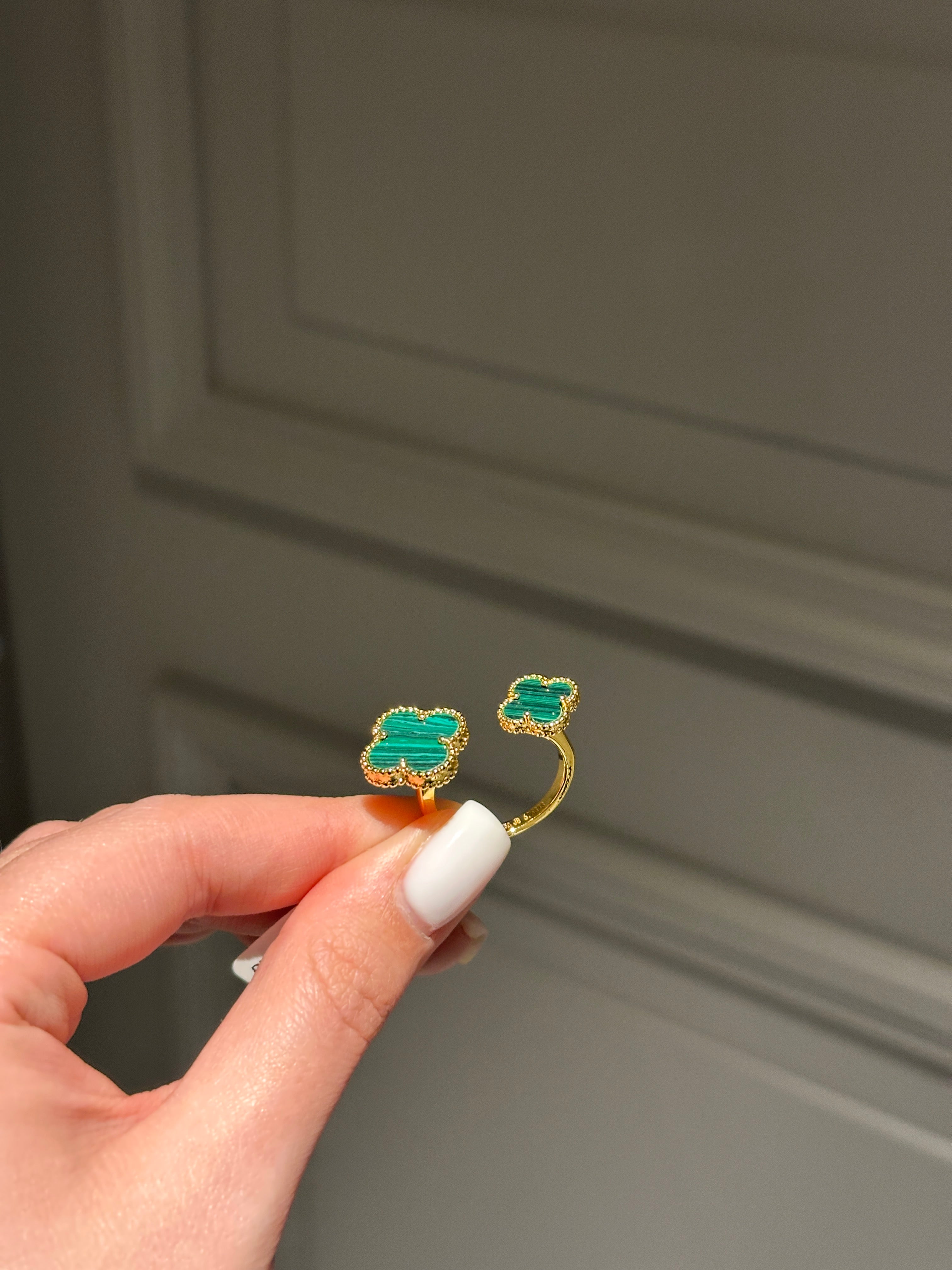 Ring resizable malachite