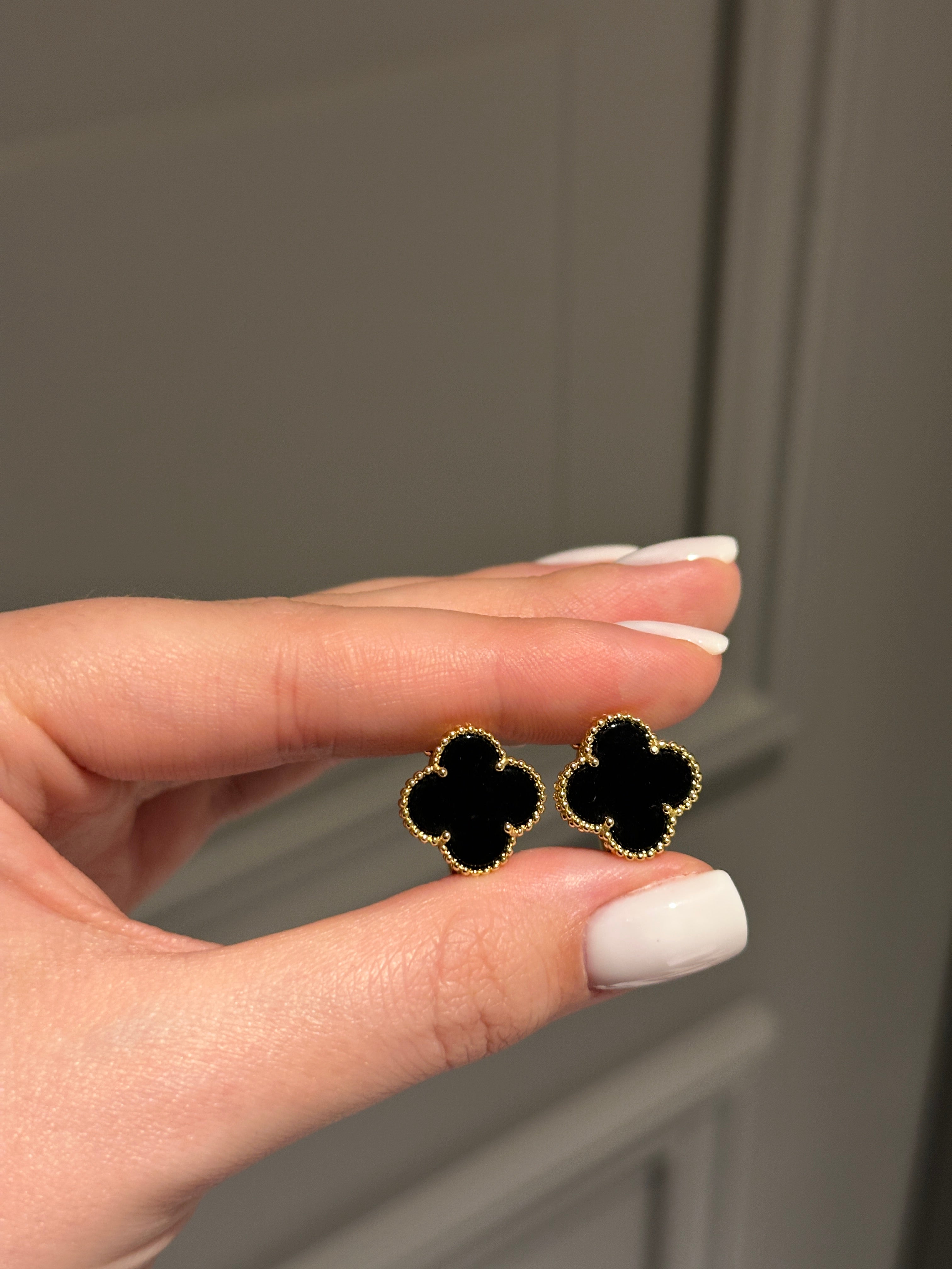 Earrings onyx yellow gold