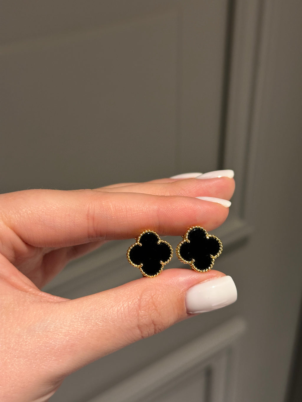 Earrings onyx yellow gold