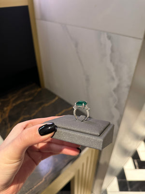 Ring with emerald