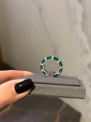 Ring with emeralds