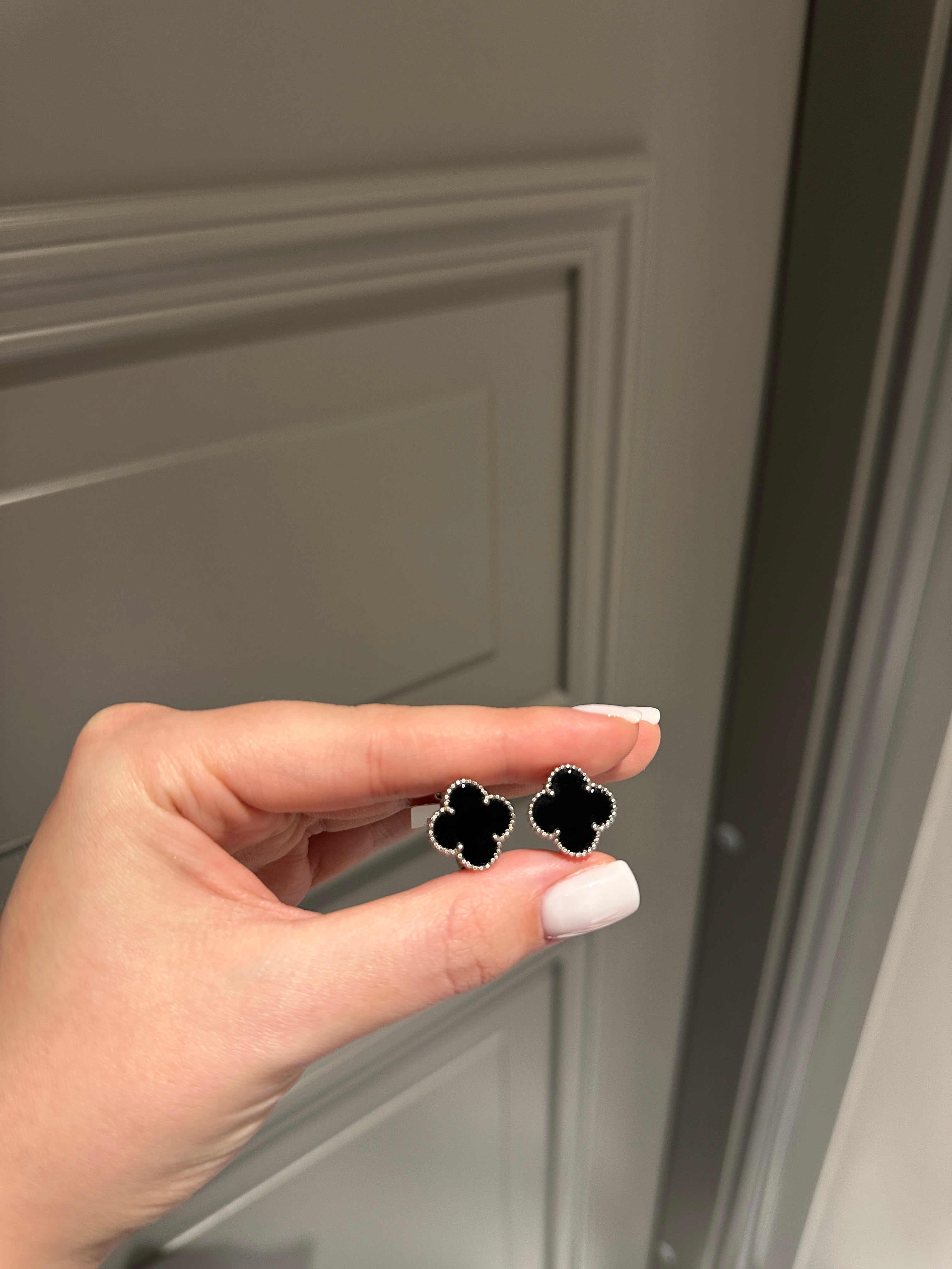 Earrings onyx white gold