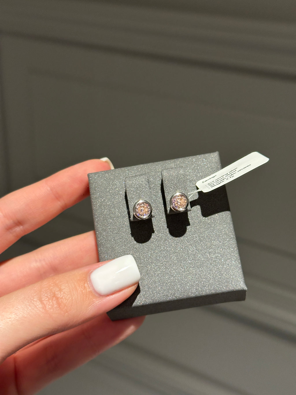 Earrings with pink stones