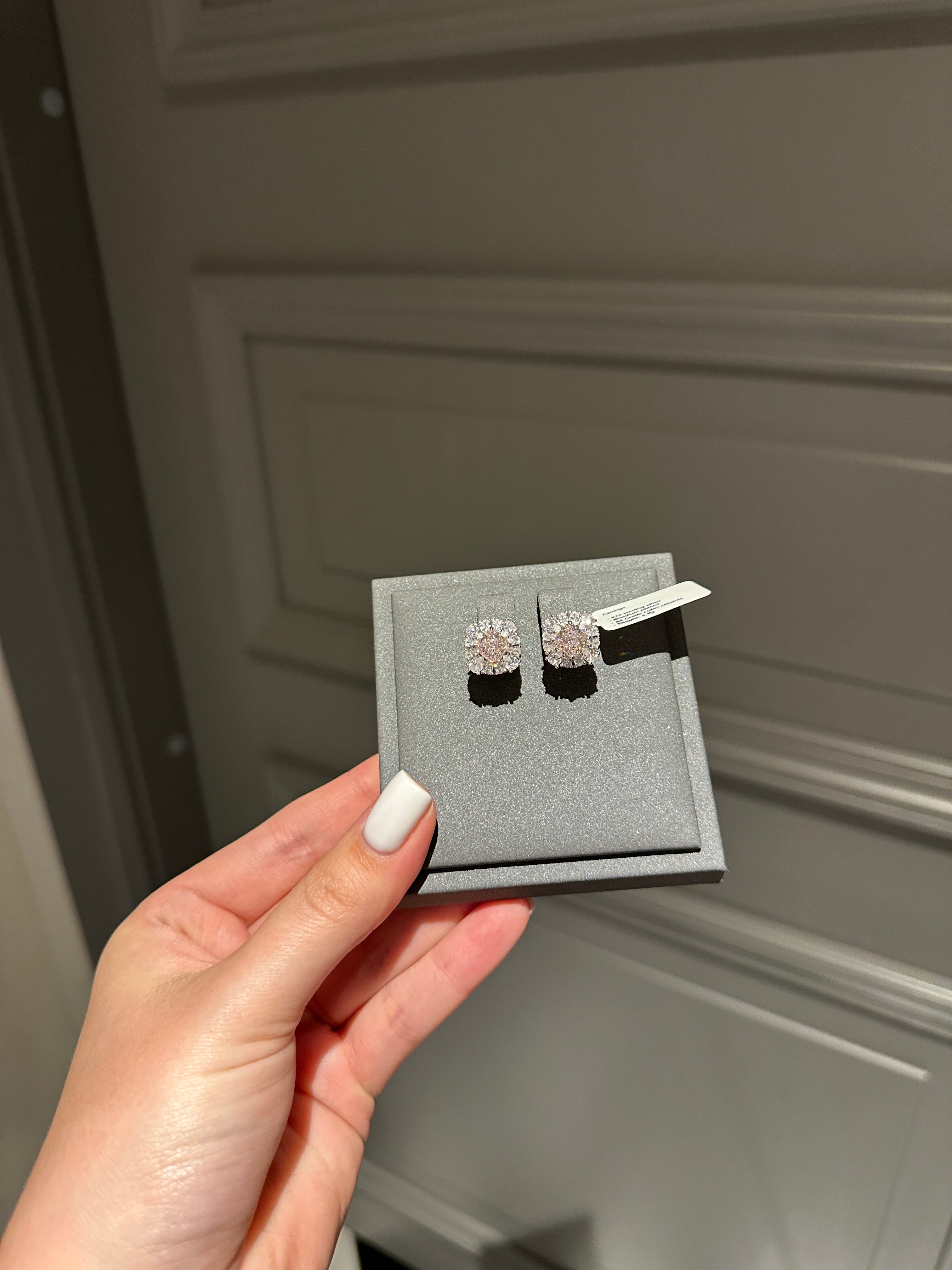 Earrings with pink stones