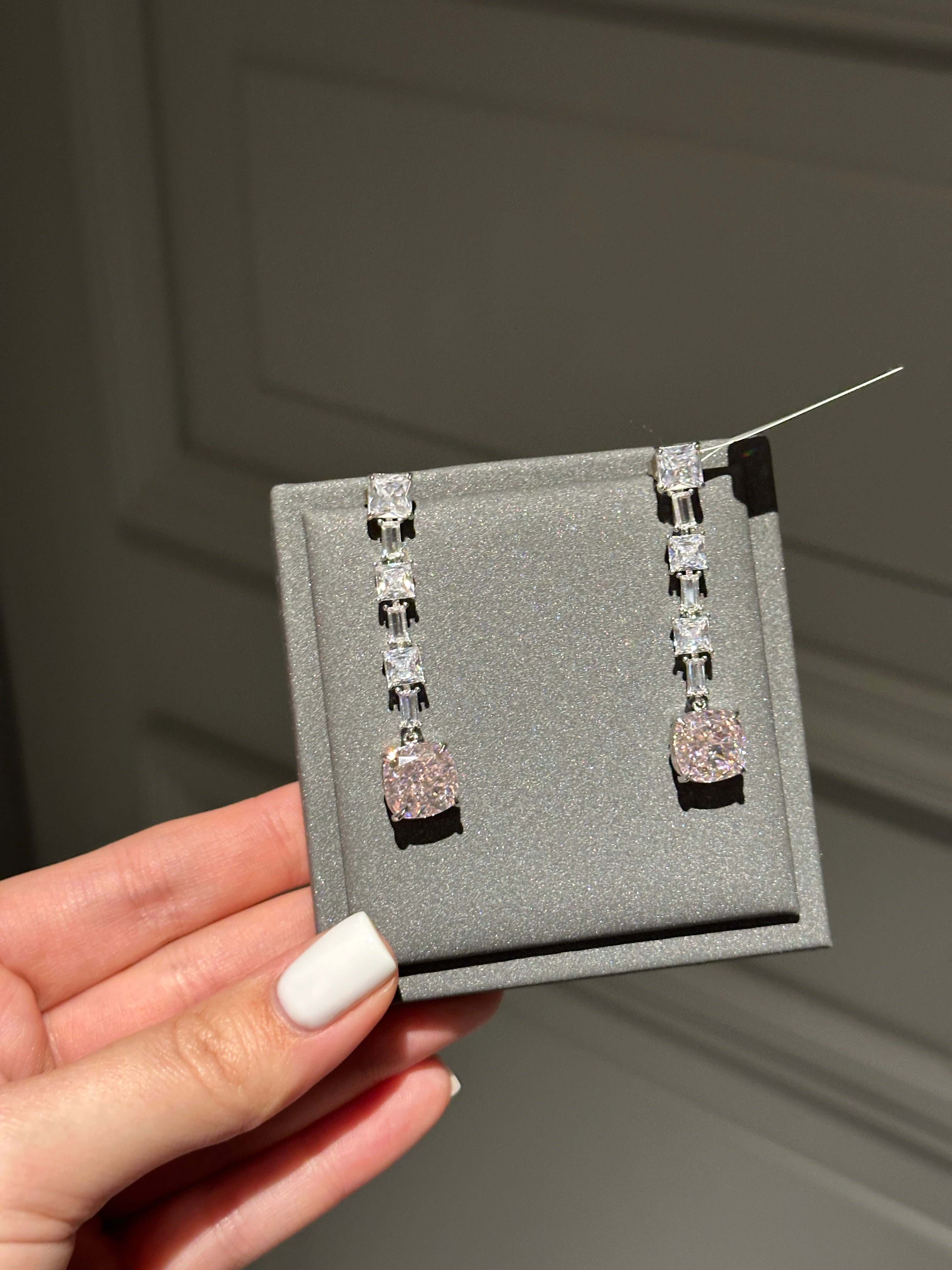 Earrings with pink stones