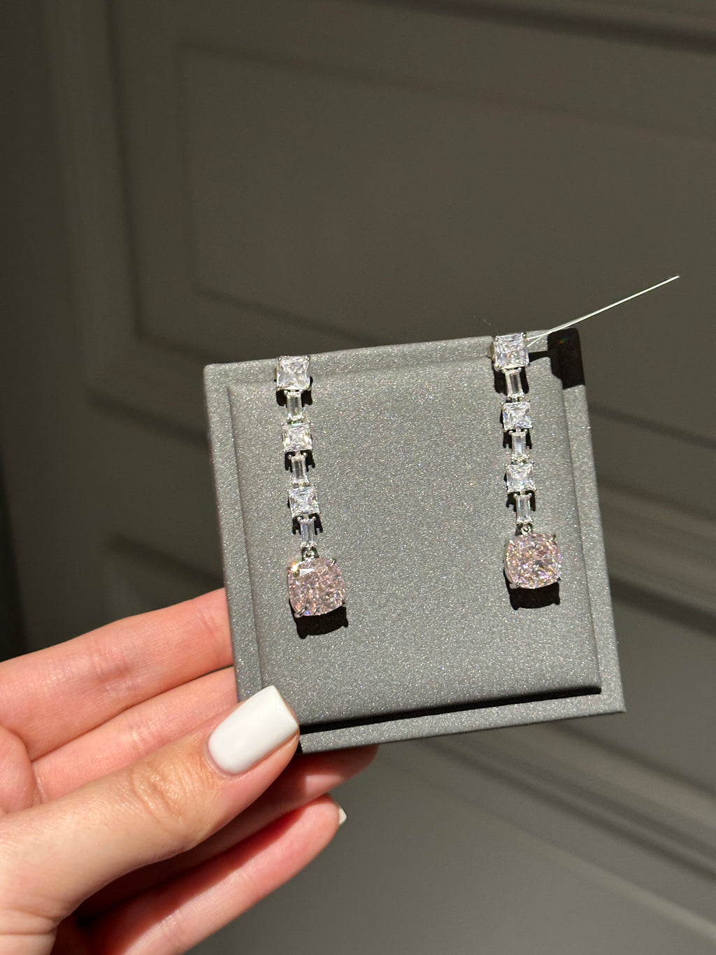 Earrings with pink stones