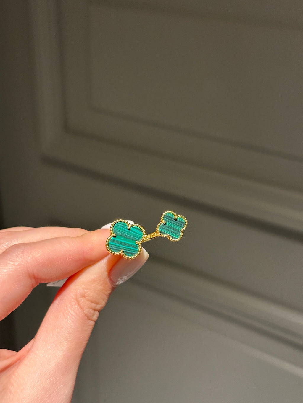 Ring resizable malachite