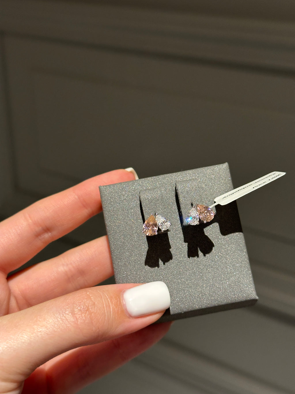 Earrings with pink stones
