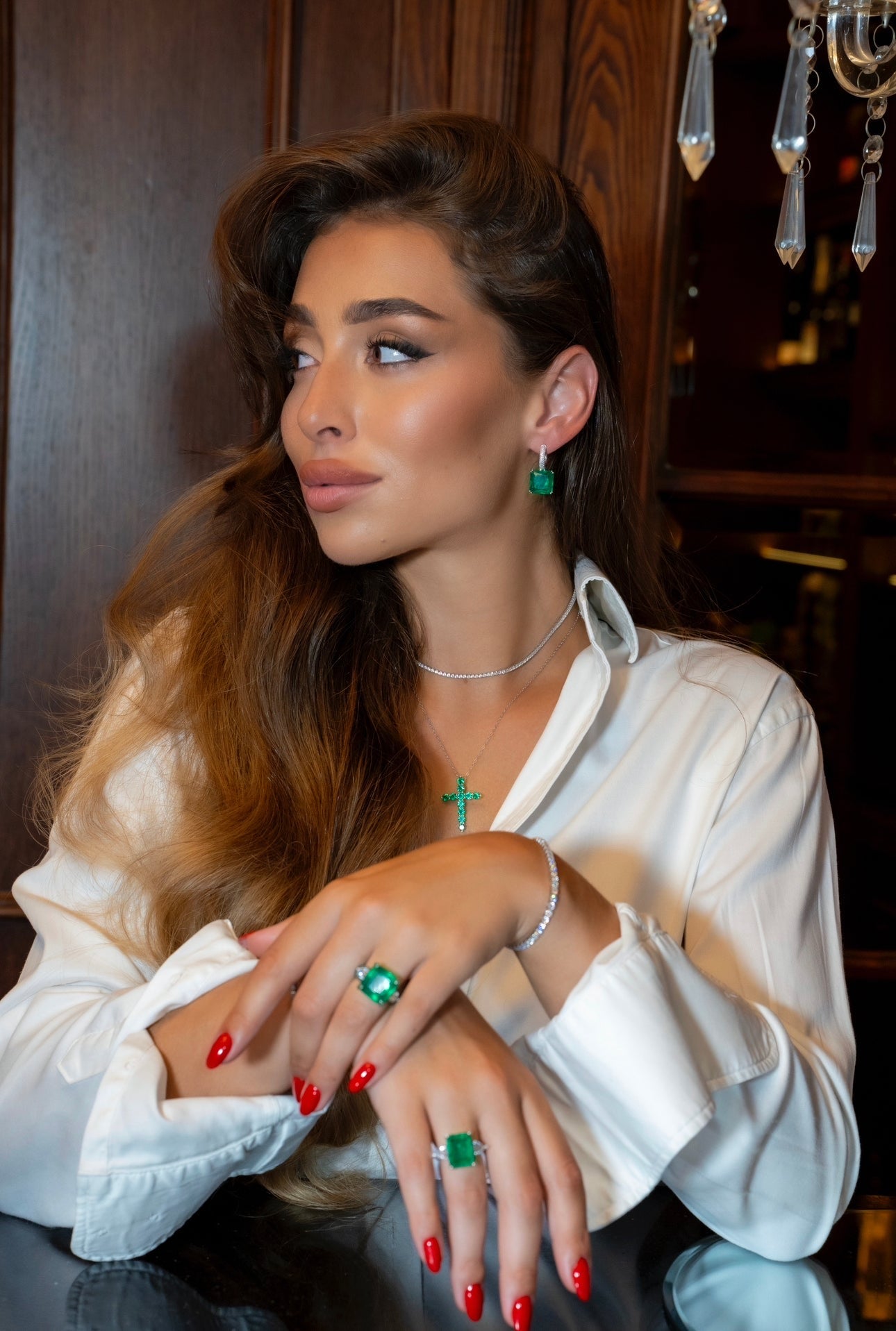 Ring with emerald green center stone and pear cut accents